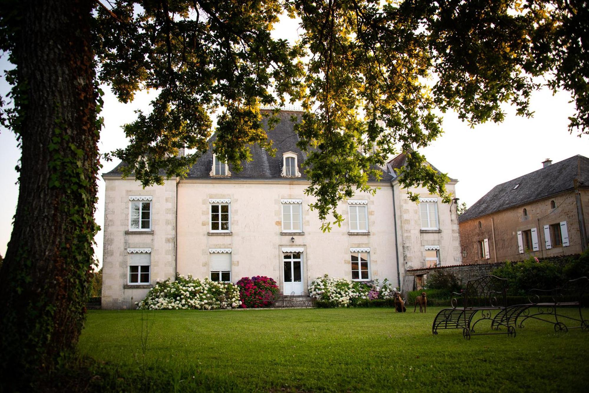 Domaine De La Briouse Bed and Breakfast Sanxay Eksteriør billede